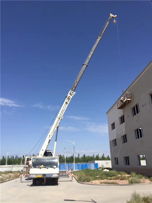 拜泉县“轻装强干”—— 吊车的 “轻量化臂架” 技术